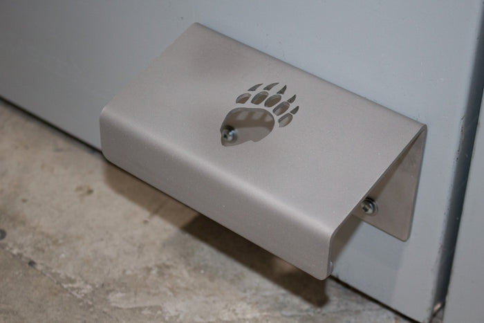 Ouvre-porte sans contact Grizzly Door Pawz - Bride vers le bas