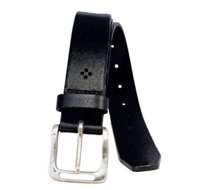 Ceinture en cuir italien à grain rétréci avec boucle découpée en argent martelé
