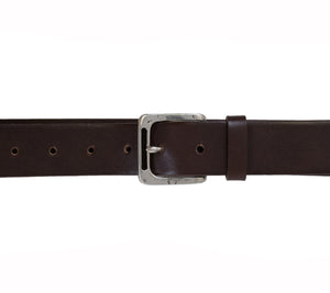 Ceinture en cuir italien à grain rétréci avec boucle découpée en argent martelé